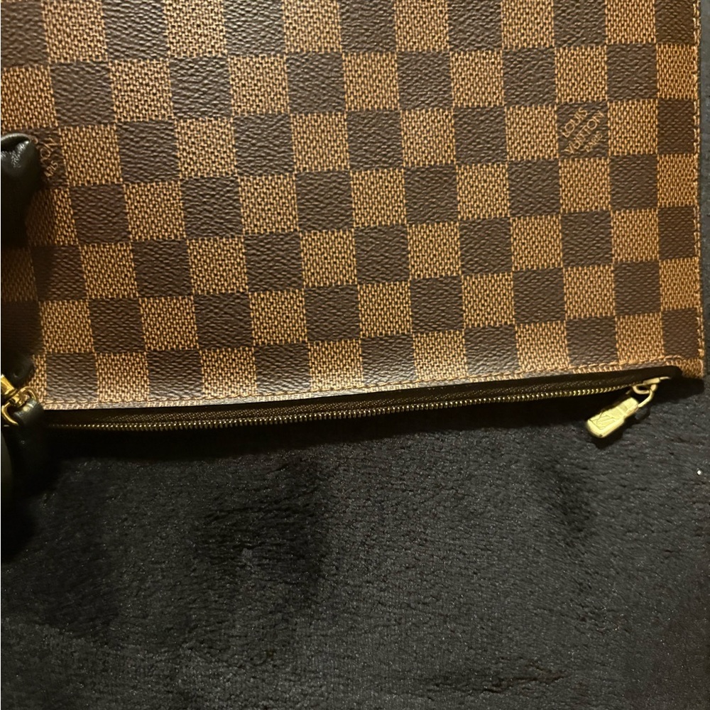 Authentic Louis vuitton Damier wristlet like new